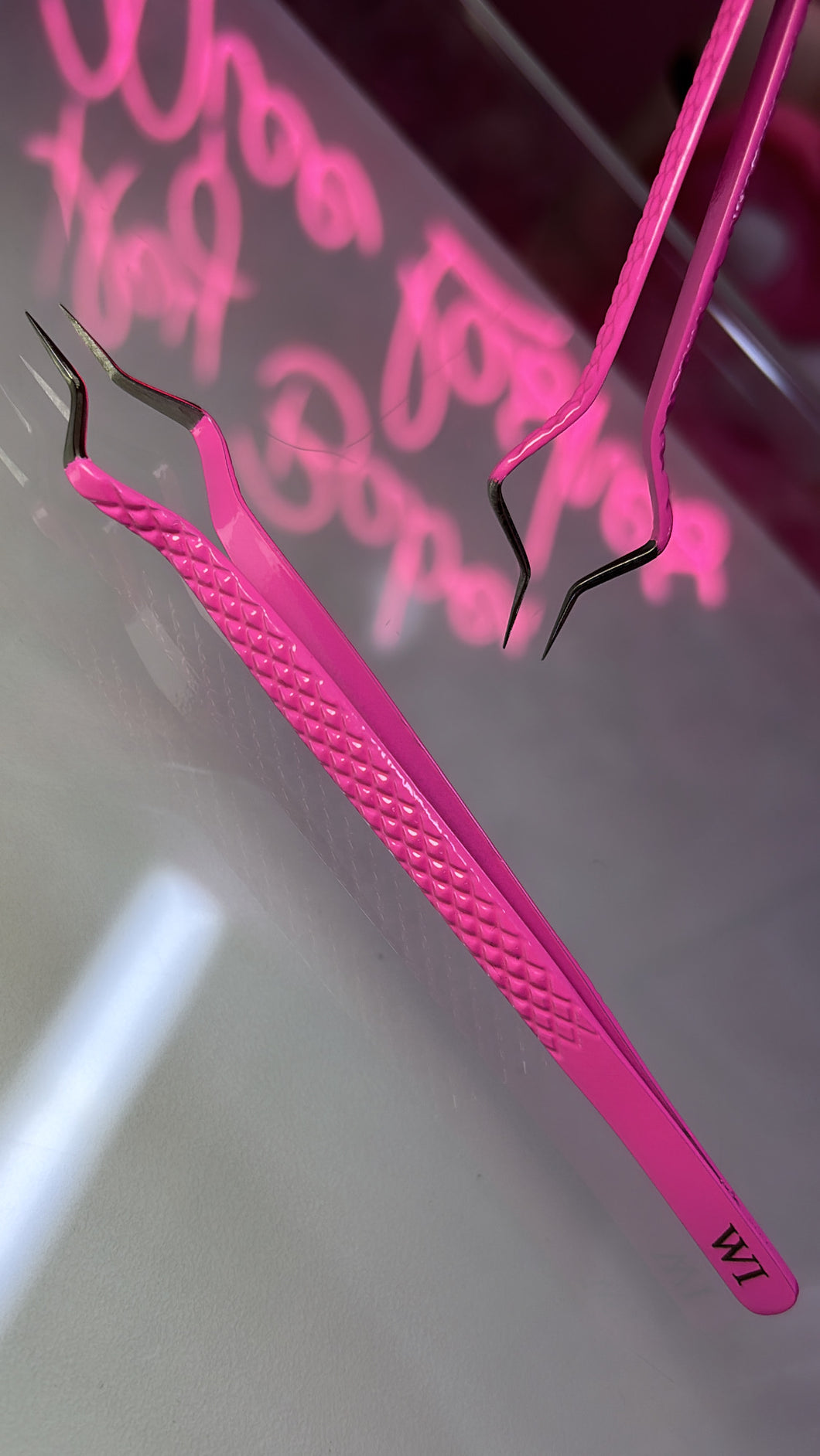 Wide Isolation Tweezer